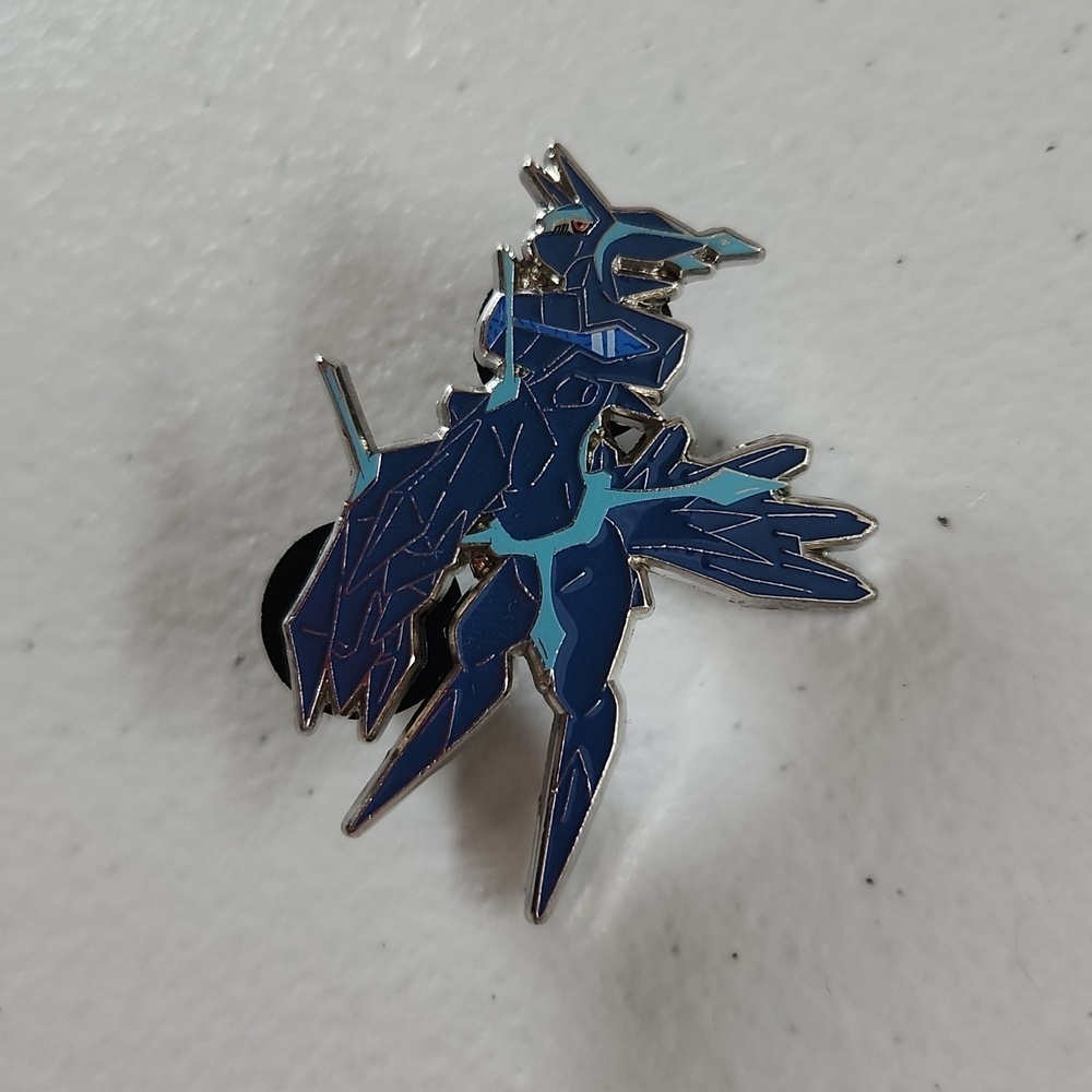 Origin Forme Dialga Pin 2022 Official Pokemon Collector's Pin - Picture 3 of 3